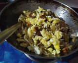 A picture of step 5 of Chicken Sausage Noodles.