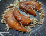 Foto del paso 4 de la receta: Pechuga de Pollo en Salsa de Soja con Champiñones