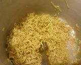 Foto langkah ke 2 dari resep Mie Goreng Bakso Simple.