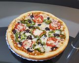 صورة لخطوة 4 من وصفة بيتزا بالعجينة السحرية 🍕🍕🍕