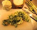 Foto del paso 5 de la receta: Ensalada con pasta, con coliflor y espárragos salsagolfeados