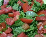 Foto del paso 2 de la receta: Chorizo al plato con radicheta, tomate y ajo