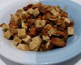Foto langkah ke 7 dari resep Sambel goreng putih telur dan sosis.