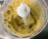 Une image de l'étape 5 de Sauce salade à la moutarde, herbes et cornichons.