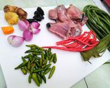 Foto langkah ke 1 dari resep Gulai Tuna Kacang Panjang.