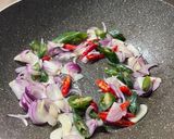 Foto langkah ke 3 dari resep Tumis Cumi Asin Pete Jagung.