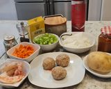 Foto del paso 1 de la receta Albóndigas de rape en salsa con patatas y gambones
