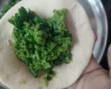A picture of step 3 of Piyaj kae patae, matar paratha.