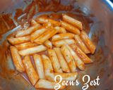 A picture of step 2 of Tteokbokki.
