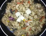 A picture of step 4 of Raw mango & honey pasta.