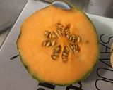 Une image de l'étape 1 de Salade soleil de melon à la feta, lomo et poivre de Sichuan.