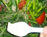 Foto langkah ke 5 dari resep Kangkung Terasi Cah Cumi.