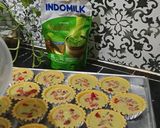 Foto langkah ke 4 dari resep Pie Creamy Matcha Strawberry.
