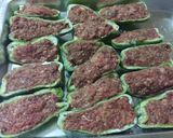 A picture of step 3 of Hamburger stuffed with green peppers.