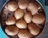 A picture of step 1 of Dum Aloo.