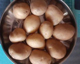 A picture of step 1 of Dum Aloo.