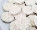 Foto del paso 2 de la receta: Chips de calabacín súper crujiente con salsa de yogur