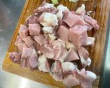 Une image de l'étape 2 de Sauté de porc mijoté au curry avec des légumes.