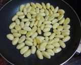 Foto del paso 9 de la receta Albóndigas de cerdo en salsa verde con ñoquis