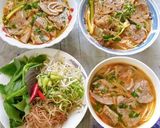 Hình bước làm 4 của món Bún Bò Huế (Bắp bò,sườn bò và chả lụa)