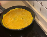 Foto del paso 8 de la receta: Tortilla de bacalao, pasas y piñones