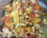 A picture of step 4 of Potatoes, Cauliflower & Peas.