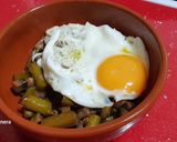 Foto del paso 5 de la receta: Huevo a la plancha con champiñones y trigueros