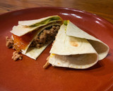 Foto del paso 12 de la receta: Tortilla trend con cerdo teriyaki, cebolla caramelizada, pepinillo encurtido y yema curada soja y PX