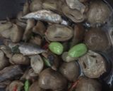 Foto langkah ke 4 dari resep Tumis Jamur.