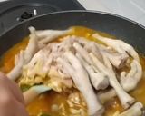 Foto langkah ke 3 dari resep Gulai nangka muda dan ceker.