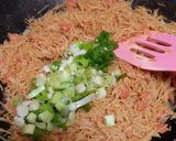 Foto langkah ke 5 dari resep Bihun Sosis.
