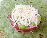 Hình bước làm 2 của món Tortilla cuộn nướng giòn