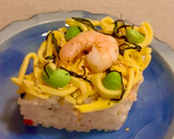 Foto langkah ke 4 dari resep Japanese Sushi Cake 🍣 Belah Ketupat ♢ dengan Kardus Jus.