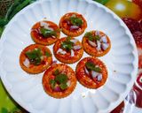 A picture of step 2 of ટેસ્ટી મોને કો બિસ્કીટ પીઝા.