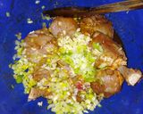 Foto del paso 2 de la receta: Piernas de pollo indues abrazadas con panceta ahumada