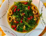 Foto langkah ke 3 dari resep Tumis kangkung-cumi.