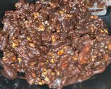 Foto del paso 4 de la receta: Tarta de galletas y chocolate con nueces