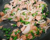 Hình bước làm 2 của món Salad cá ngừ ngâm dầu