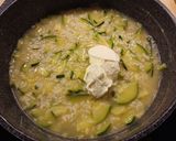 Foto del passaggio 4 della ricetta Risotto cremoso con speck croccante, zucchine e granella di nocciole 🍚