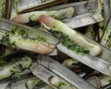 Foto del paso 6 de la receta: Navajas a la plancha con ajo y perejil