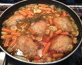 Foto del paso 5 de la receta Pollo a la cerveza con zanahorias y champiñones