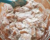 Foto del paso 2 de la receta: Dedos de pollo horneados con dips rosa y verde light