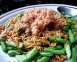 รูปขั้นตอนการทำที่ 2 ของ ขนมจีนผัดไข่ Fried Somen with🥚 เพิ่มขมิ้นผงพริกไทยดำเสริมภูมิ