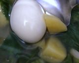 Foto langkah ke 5 dari resep Sup Telur Pakcoy dan Kentang.
