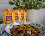 Foto langkah ke 6 dari resep Tumis Jamur Sosis Kecap.