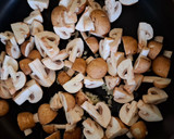 Foto del paso 2 de la receta: Hongos cremini salteados
