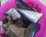 A picture of step 1 of Ice fish pepper soup.