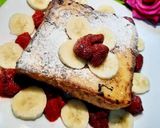 A picture of step 3 of French Toast with banana n Strawberry 😋.