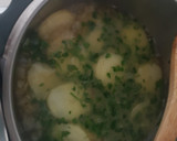 Foto del paso 3 de la receta: Merluza con patatas en salsa verde