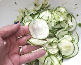 Foto del passaggio 1 della ricetta Crostata formaggio e zucchine con pane di recupero